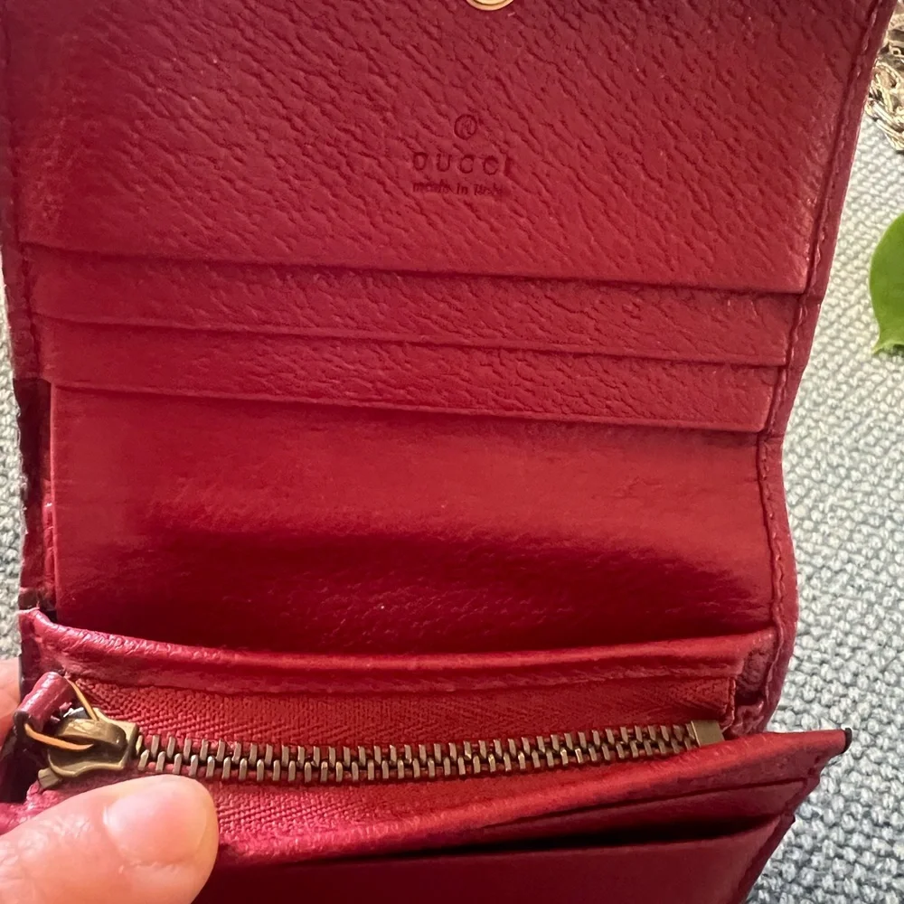 Gucci Red and Beige Card Holder with Bee Accent - Picture 4 of 12